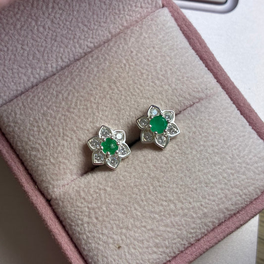 TOPOS FLOR PIEDRAS BLANCAS 6 UÑAS + ESMERALDA NATURAL PLATA 925