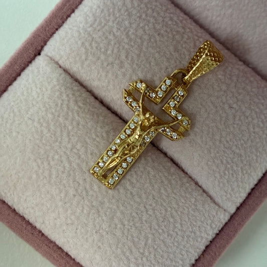 DIJE CRUZ DOBLE LINEA CON PIEDRAS BLANCAS + CRISTO 3CM ORO AMARILLO COL 18K - 1,83GR (NA)