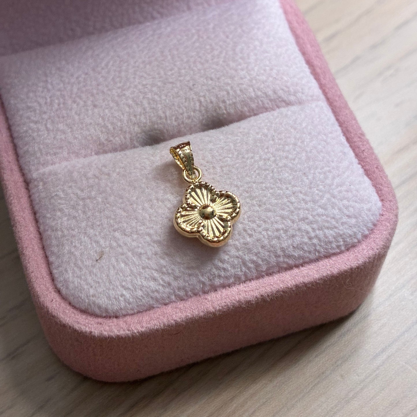 DIJE TREBOL DIAMANTADO 1,6CM ORO AMARILLO COL 18K - 0,45GR