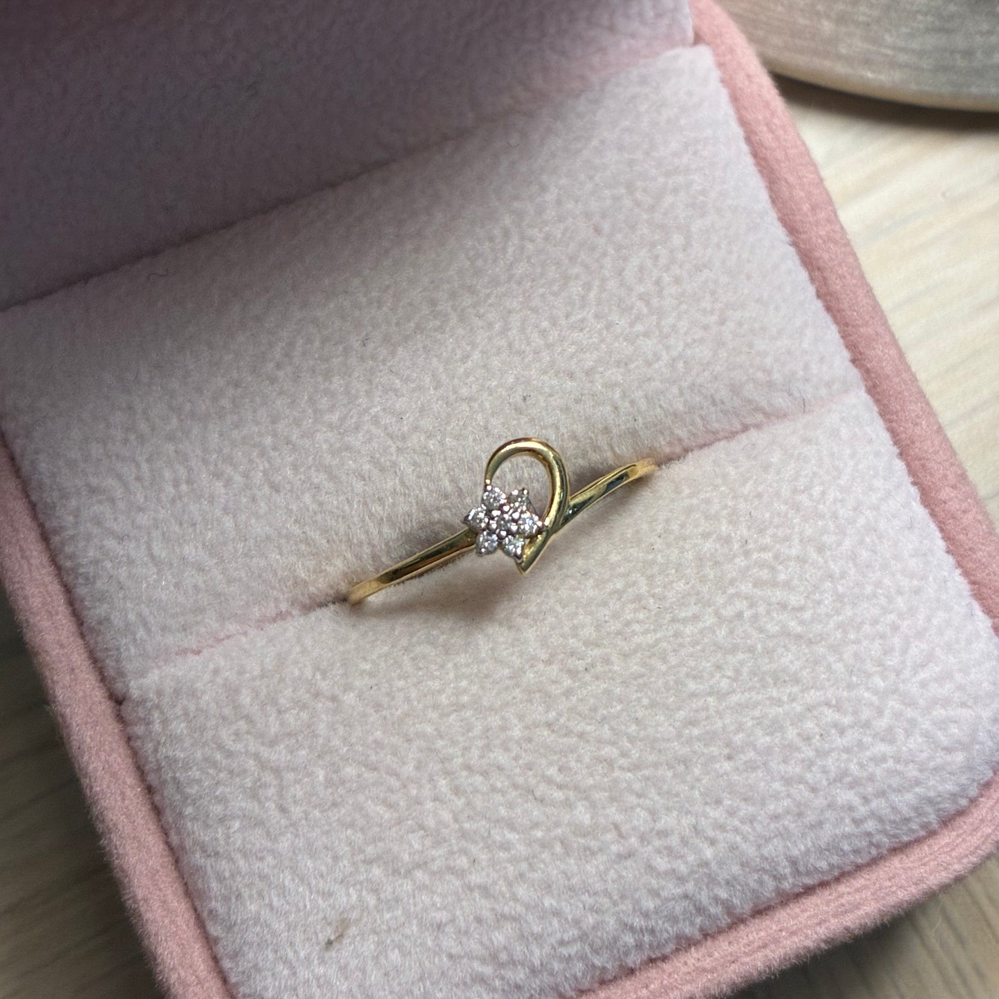 ANILLO MEDIO CORAZON + FLOR EN DIAMANTES NATURALES 4 PUNTOS ORO AMARILLO ITALY 18K TALLA 6 - 1,05GR