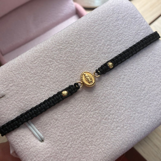 PULSERA HILO NEGRO HERRAJE VIRGEN DE GUADALUPE + 2 BOLAS DIAMANTADAS 3M ORO AMARILLO COL 18K - 0,45GR