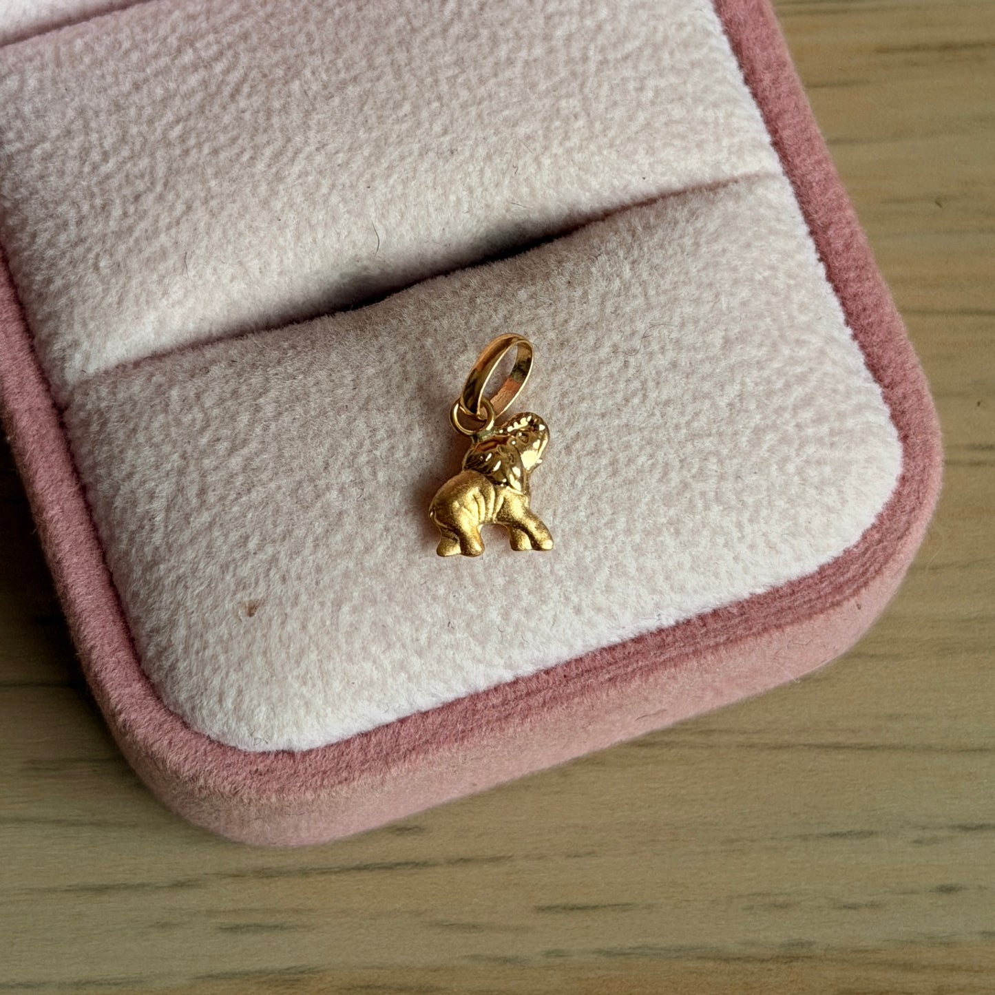 DIJE ELEFANTE LISO 1.2CM ORO AMARILLO COL 18K - 0,3GR