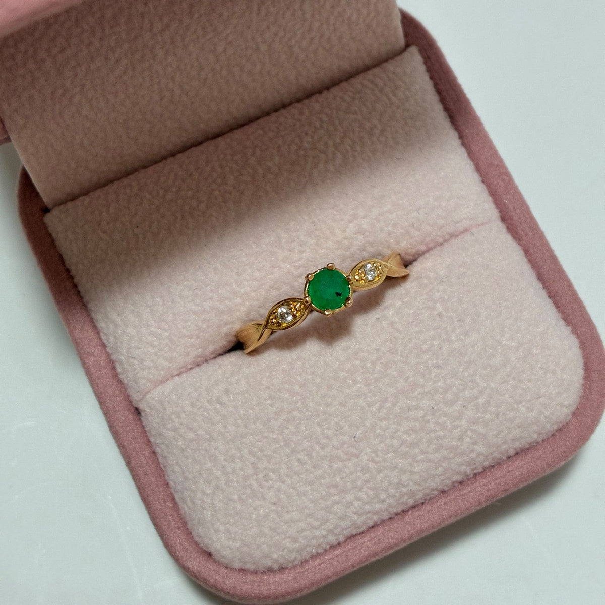 ANILLO SOLITARIO ESMERALDA NATURAL 45PUNTOS TALLA 7 ORO AMARILLO COL 18K-1.93GR