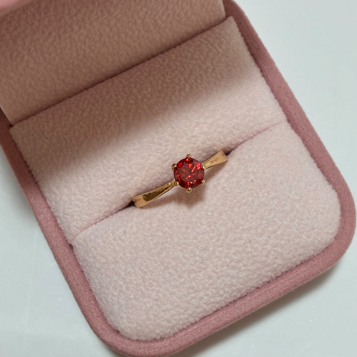 ANILLO SOLITARIO MOISSANITA ROJO OSCURO 0.50CT TALLA 7 ORO AMARILLO COL 18K-1.63GR