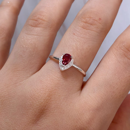 ANILLO GOTA MOISSANITA ROJO SANDÍA 0.50CT + PIEDRAS BLANCAS TALLA 8 PLATA 925