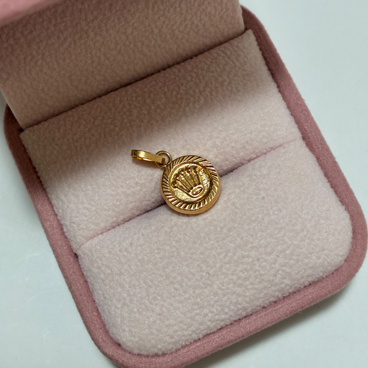 DIJE CORONA RX CIRCULAR BORDE DIAMANTADO 1CM ORO AMARILLO COL 18K-0.64GR