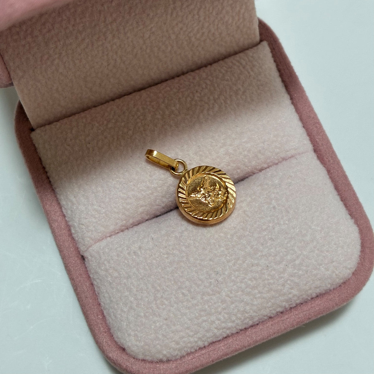 DIJE SAN MIGUEL ARCANGEL CIRCULAR DIAMANTADO 1CM ORO AMARILLO COL 18K-0.65GR