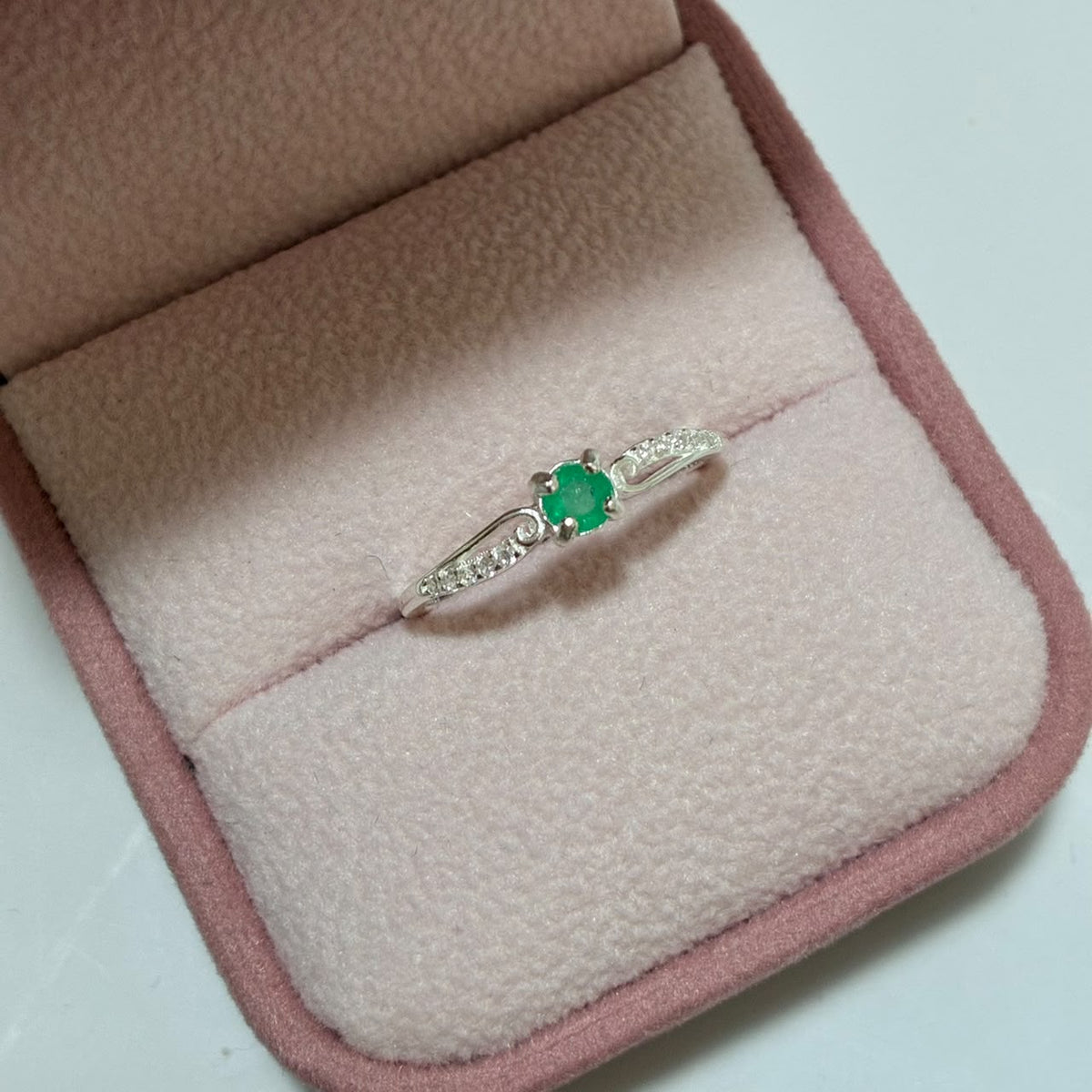 ANILLO DOBLE LINEA PLATA 925 + ESMERALDA NATURAL TALLA 7
