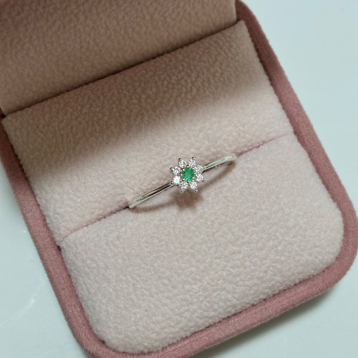 ANILLO 8 PETALOS PLATA 925 + ESMERALDA NATURAL TALLA 7