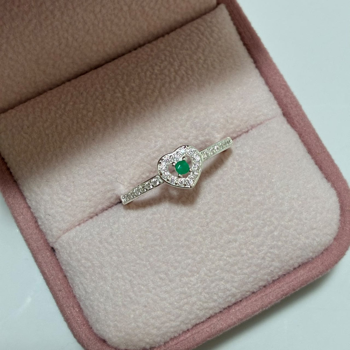 ANILLO CORAZÓN PLATA 925 + PIEDRAS BLANCAS + ESMERALDA NATURAL TALLA 7