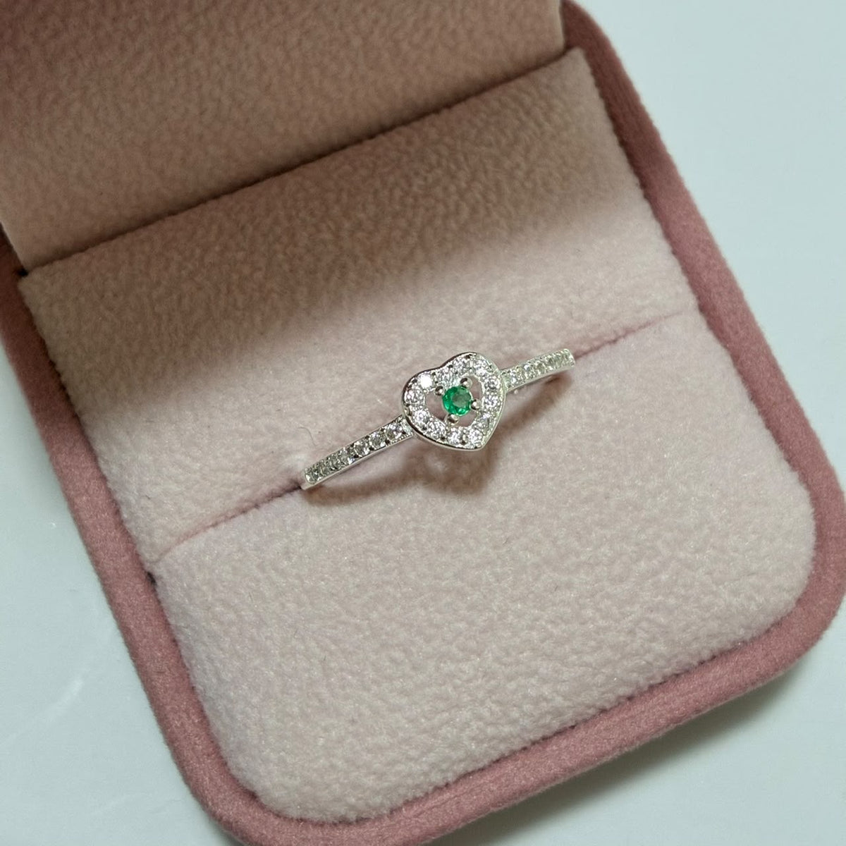 ANILLO CORAZÓN PLATA 925 + PIEDRAS BLANCAS + ESMERALDA NATURAL TALLA 8