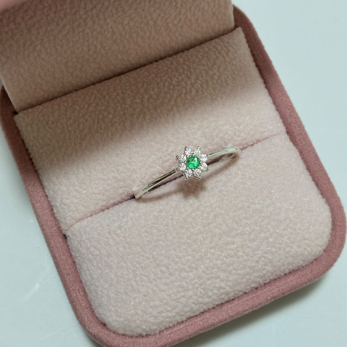 ANILLO 8 PETALOS PLATA 925 + ESMERALDA NATURAL TALLA 8