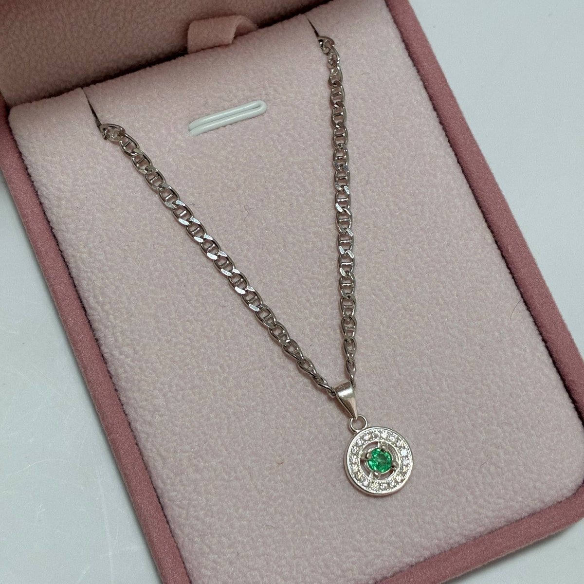 SET CADENA ESCALERA 50CM + DIJE CIRCULAR CON ESMERALDA NATURAL + PIEDRAS BLANCAS PLATA 925