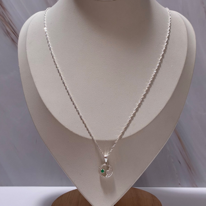 SET CADENA SINGAPUR + DIJE FLOR DE LOTO + PIEDRAS BLANCAS + ESMERALDA NATURAL 45CM PLATA 925
