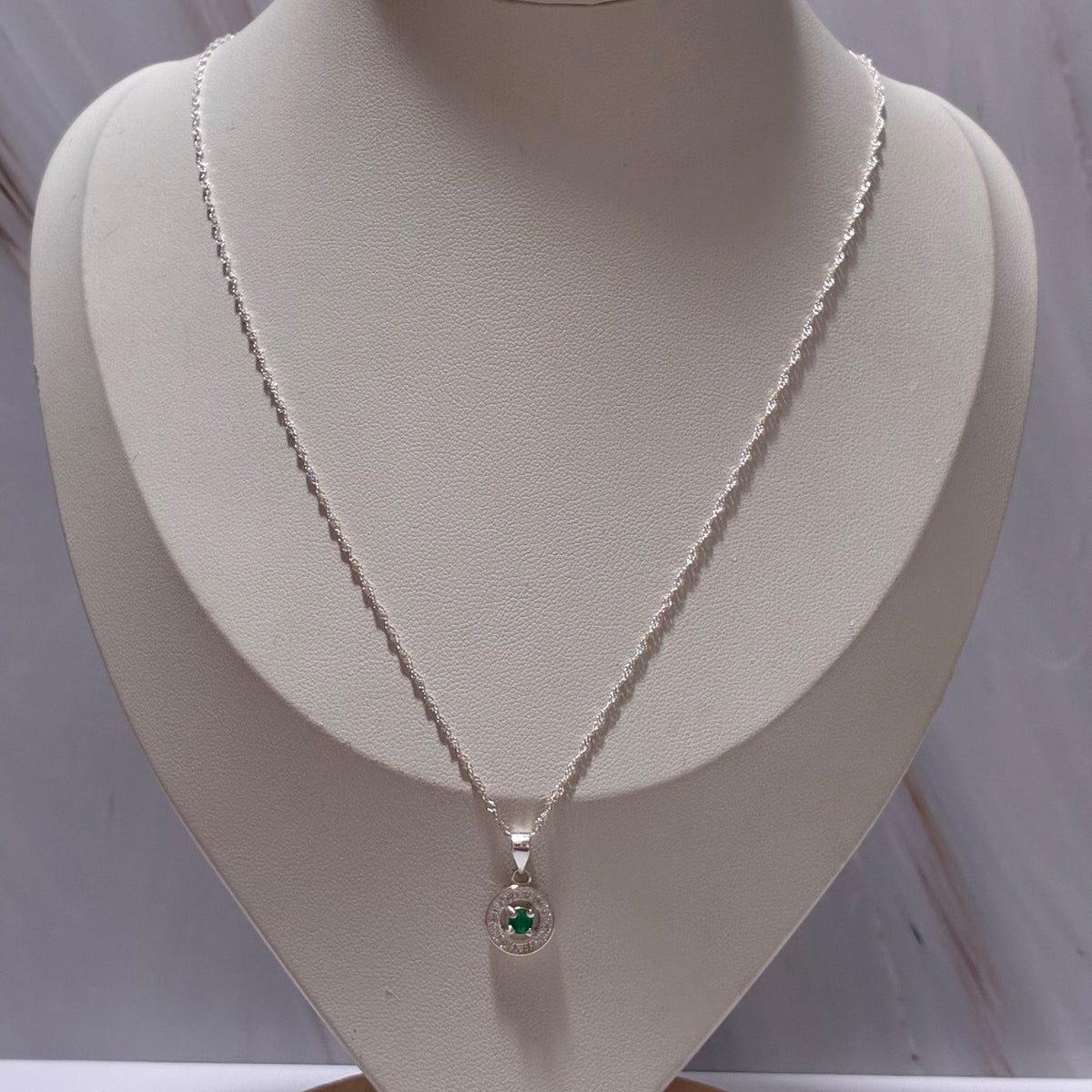 SET CADENA SINGAPUR + DIJE CIRCULAR + PIEDRAS BLANCAS + ESMERALDA NATURAL 45CM PLATA 925