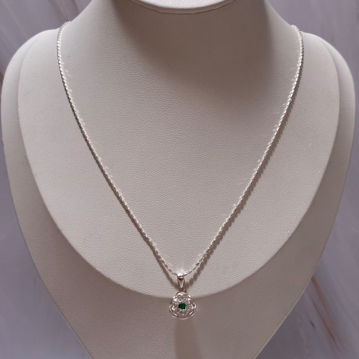 SET CADENA CANUTILLO + DIJE BRILLO DE FLOR + PIEDRAS BLANCAS + ESMERALDA NATURAL 45CM PLATA 925