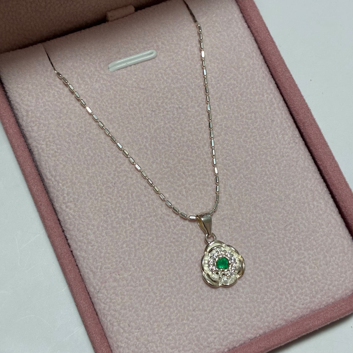 SET CADENA CANUTILLO + DIJE BRILLO DE FLOR + PIEDRAS BLANCAS + ESMERALDA NATURAL 45CM PLATA 925