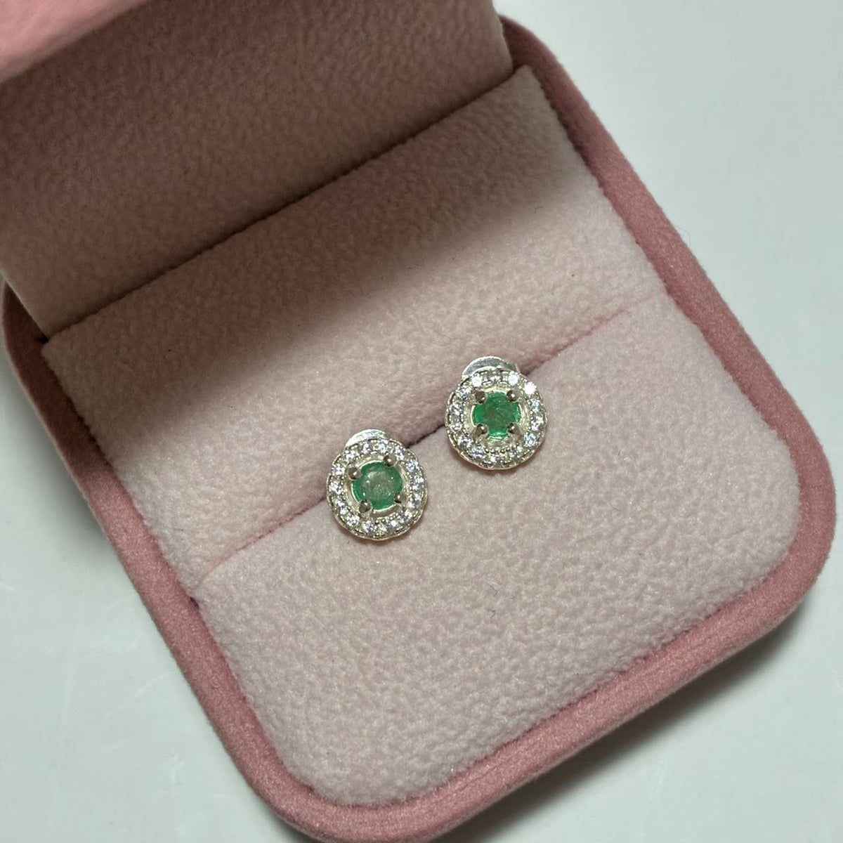 TOPOS AZTECA + PIEDRAS BLANCAS + ESMERALDA NATURAL PLATA 925