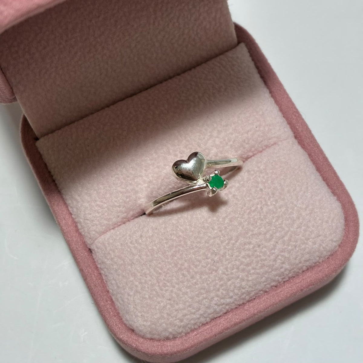 ANILLO CORAZÓN + CHISPA DE ESMERALDA NATURAL TALLA 7 PLATA 925