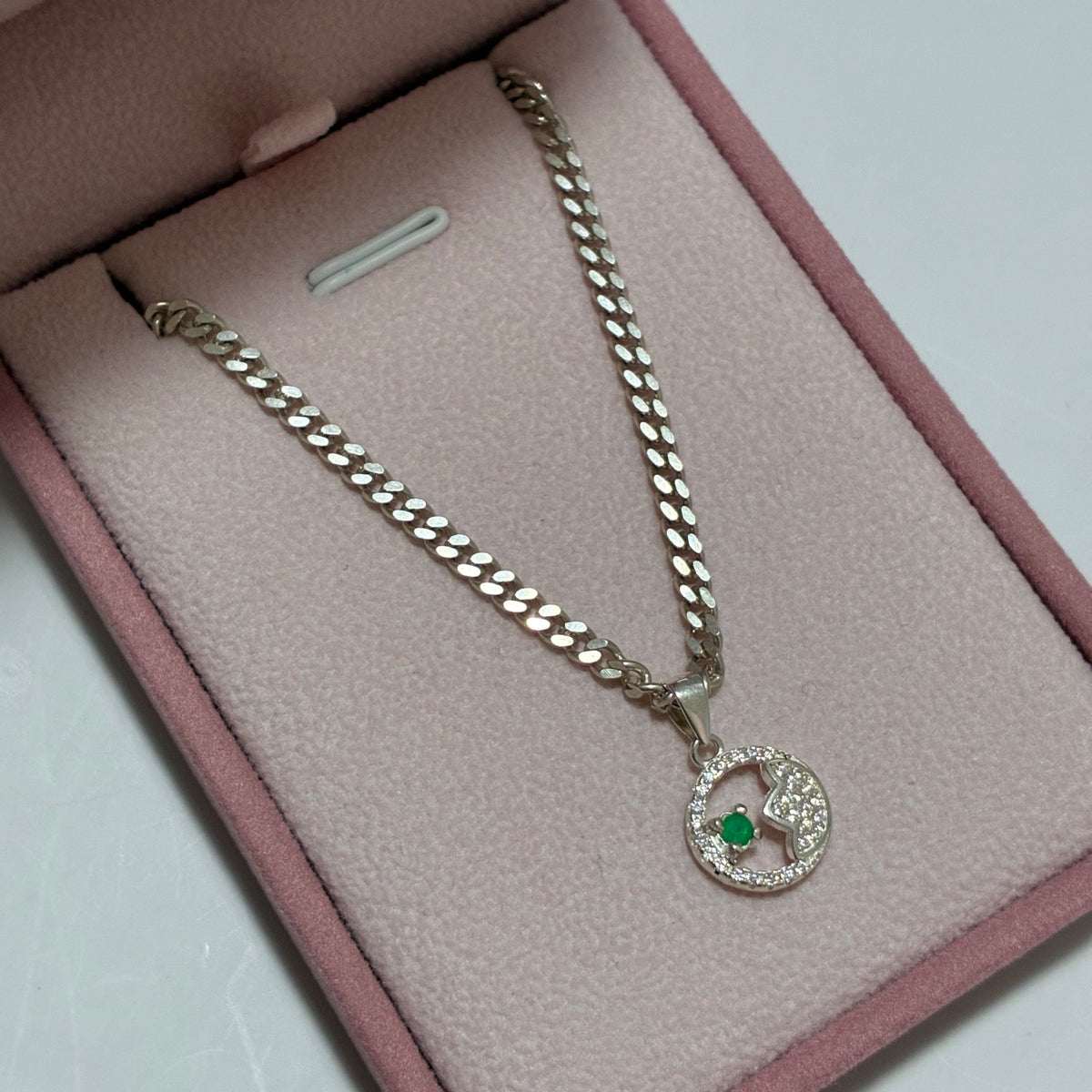 SET CADENA CUBANA + DIJE FLOR DE LOTO + ESMERALDA NATURAL 60CM PLATA 925