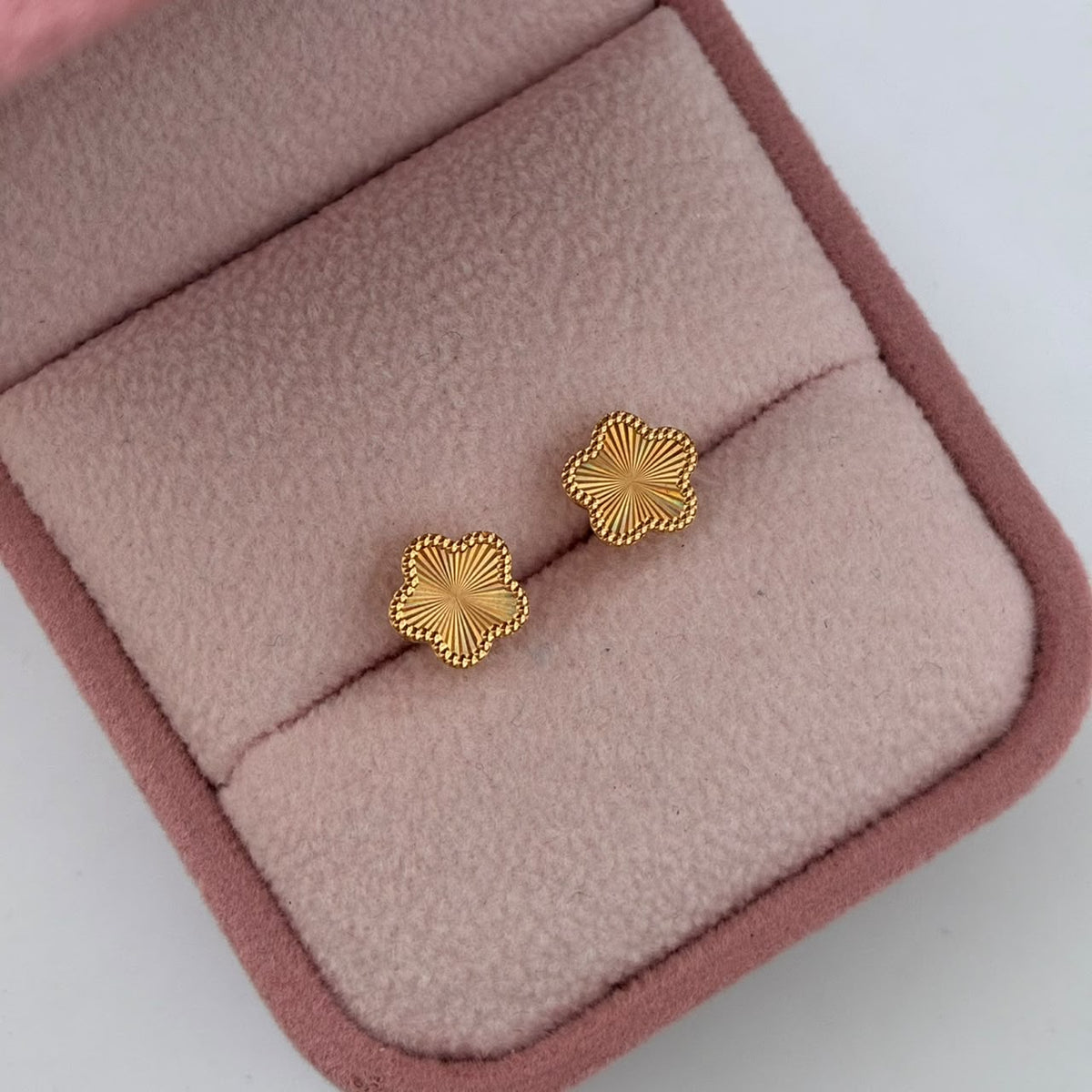 TOPOS TREBOL DIAMANTADO 0,95GR 7,3MM ORO AMARILLO ITALY 18K