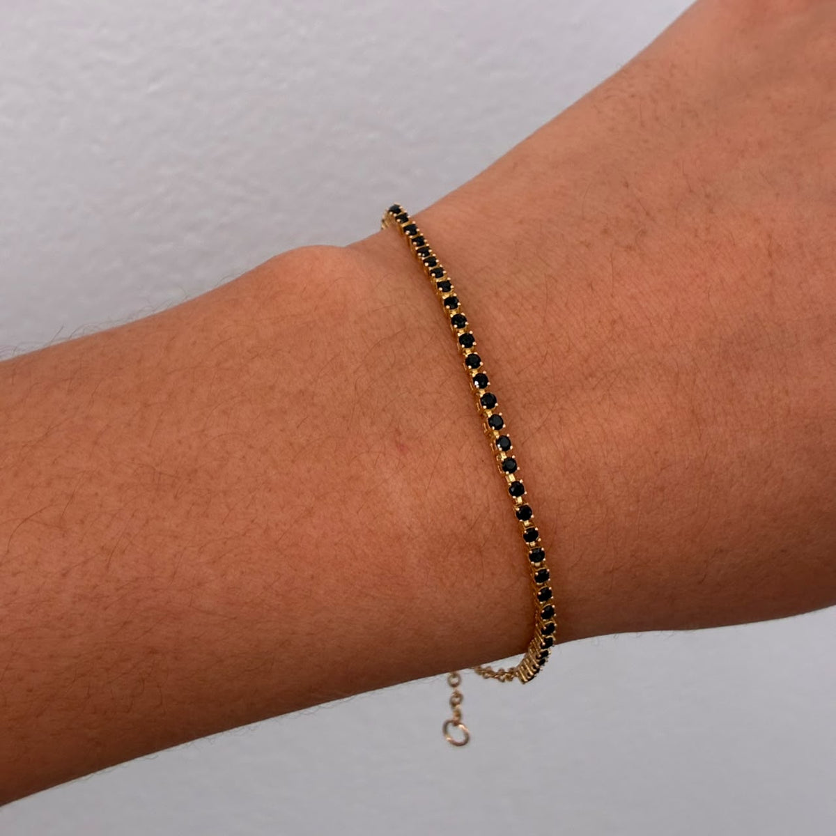 PULSERA LINEAL+PIEDRAS NEGRAS 2,1GR 17CM A 18CM ORO AMARILLO COL 18K