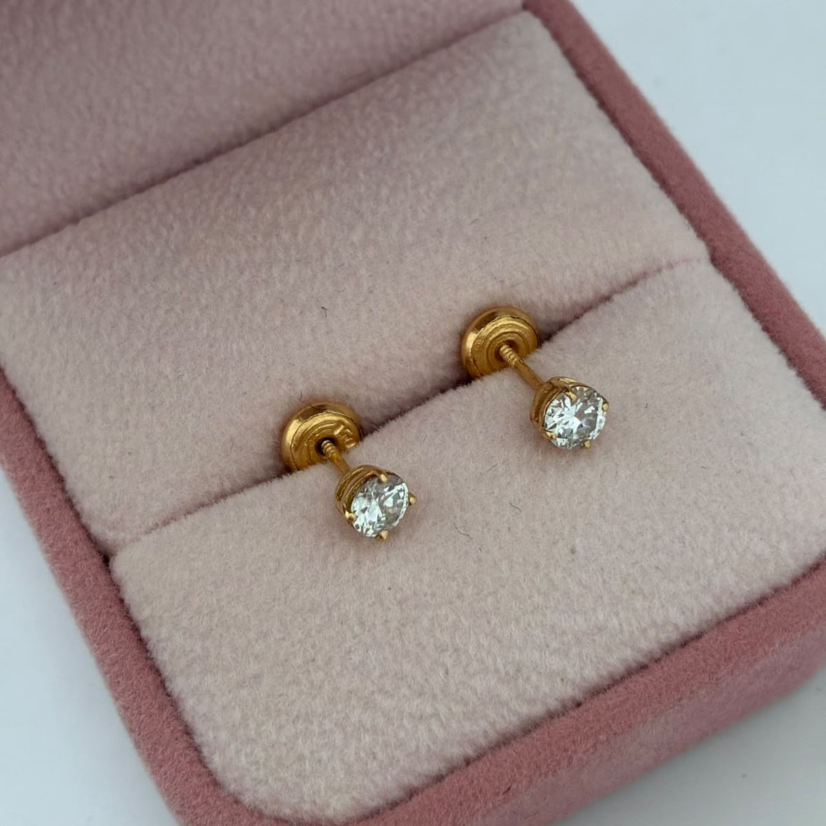 TOPOS CUATRO GARRAS + PIEDRA BLANCA 1GR 4MM ORO AMARILLO COL 18K