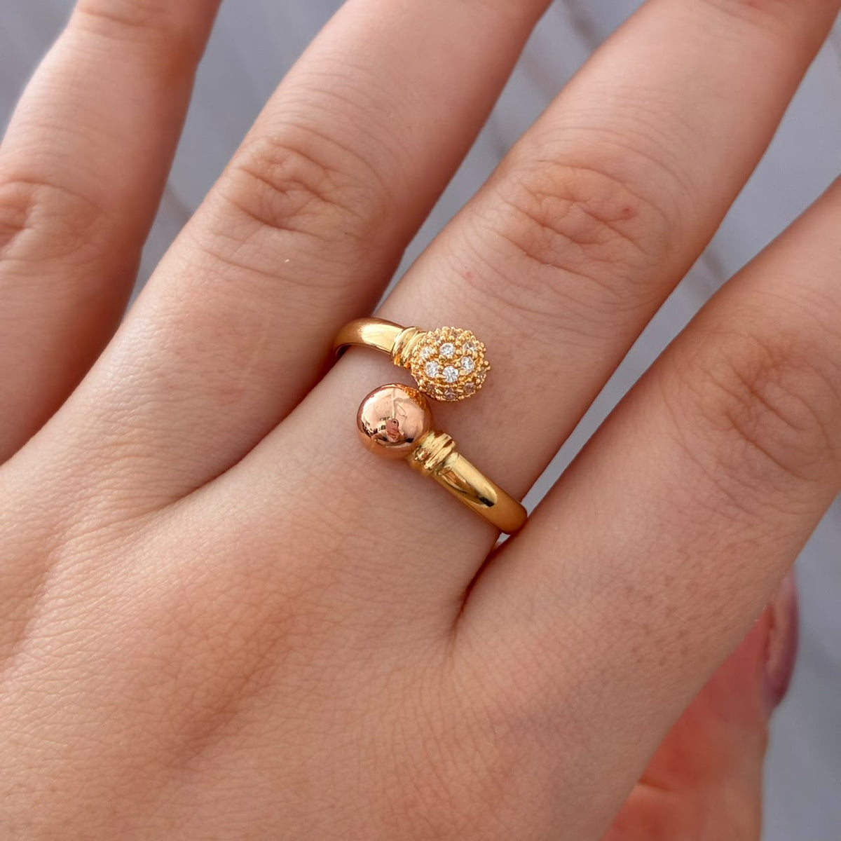 ANILLO TU Y YO + PIEDRAS BLANCAS  1,93GR TALLA 8,5 DOS OROS COL 18K