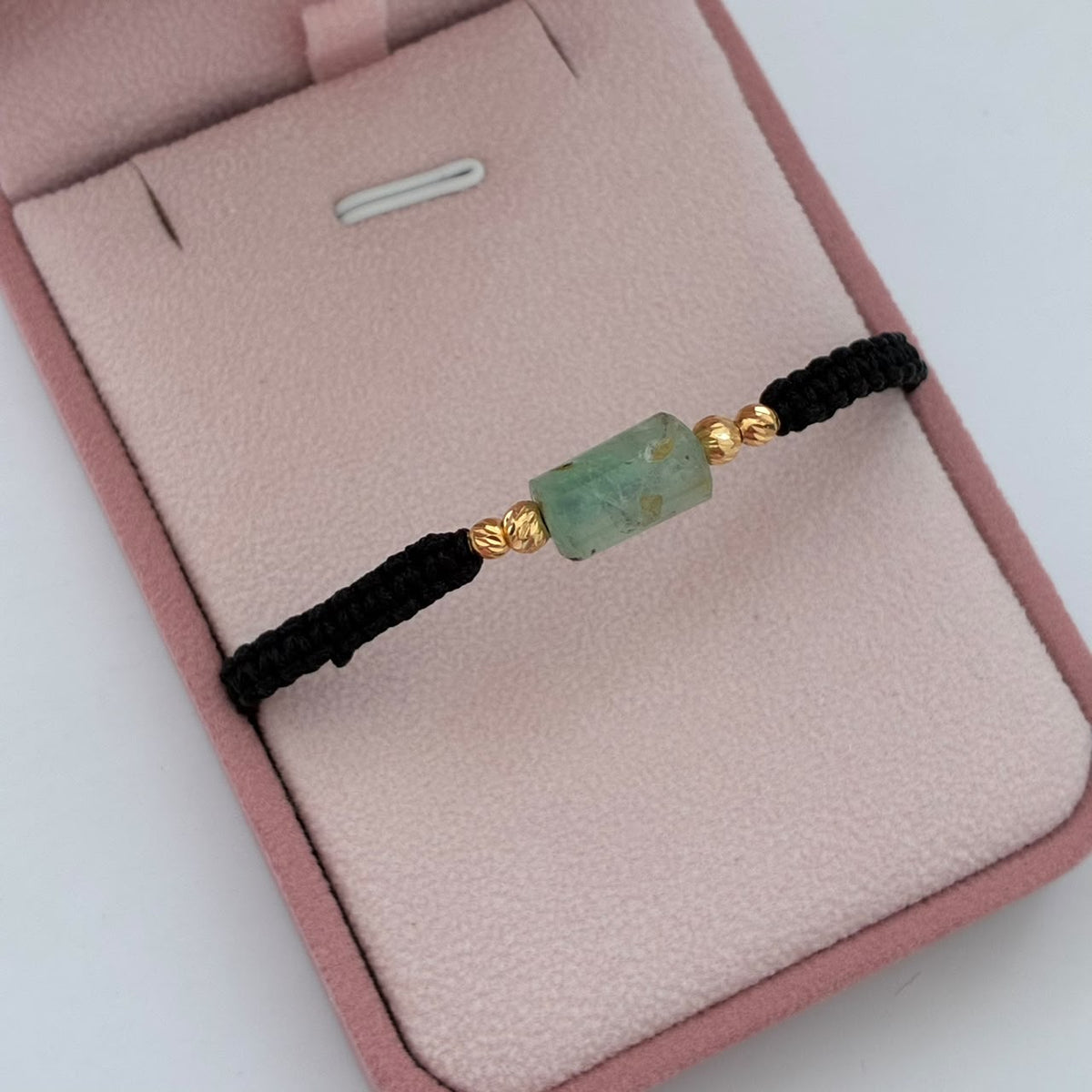 PULSERA TEJIDA + CANUTILLO DE ESMERALDA NATURAL + 4 BOLAS DIAMANTADAS 4MM ORO AMARILLO COL 18K-0.24GR