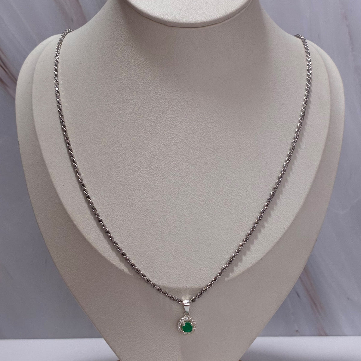 SET CADENA LAZO 60CM + DIJE CIRCULAR CON ESMERALDA NATURAL + PIEDRAS BLANCAS PLATA 925