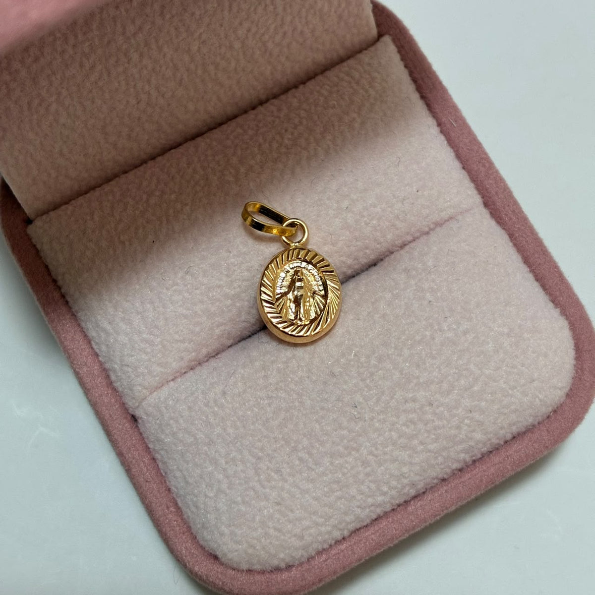 DIJE MEDALLA MILAGROSA BORDE DIAMANTADO 1.7CM ORO AMARILLO COL 18K-0.58GR